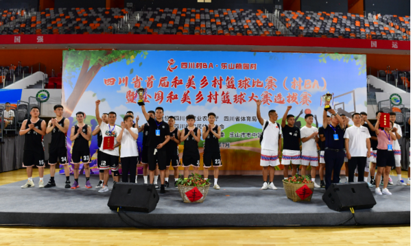 篮球教练如何为不同年龄段的球员制定战术训练方案？_0